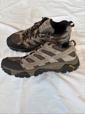 Merrell Men's Moab 2 Vent Hiking Shoes in Brown and Black Vibram Soles Size 11.5
